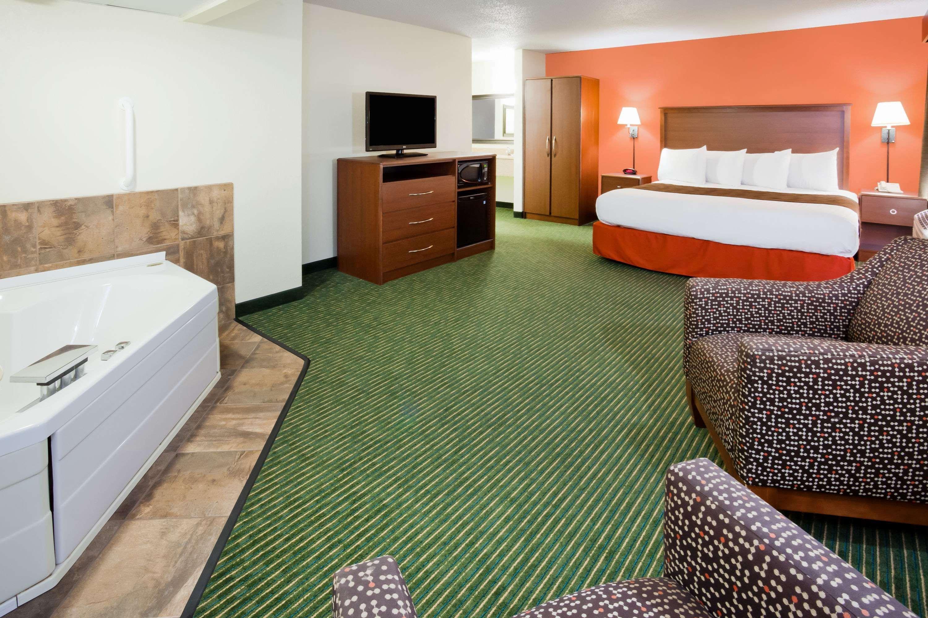 Americinn By Wyndham Ironwood Bagian luar foto