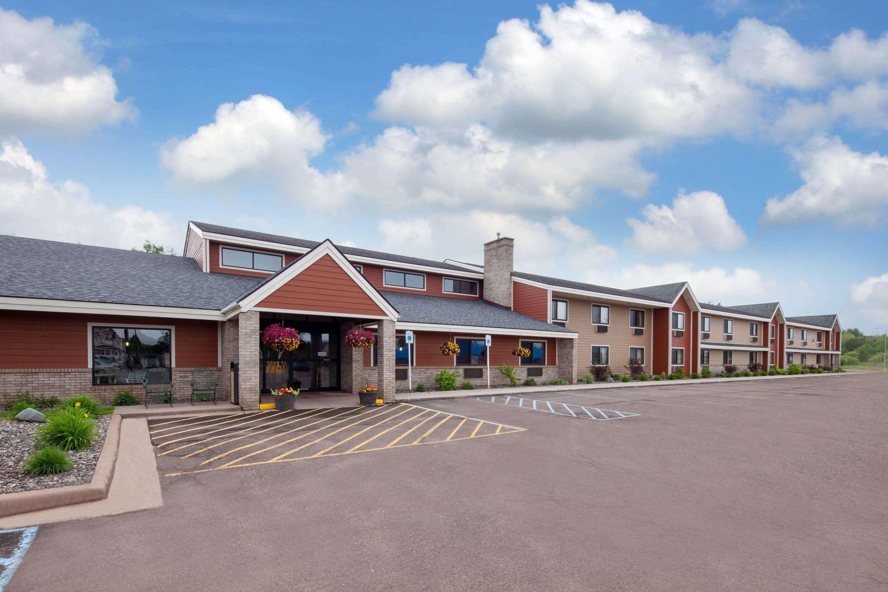 Americinn By Wyndham Ironwood Bagian luar foto
